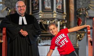Yascha und Pastor Hannes Schott