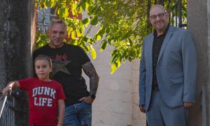 Yascha und Pastor Hannes Schott
