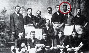 Der FC Barcelona im Jahr 1910 mit den Protestanten Hans "Joan" Gamper und Otto Helmuth Gmelin (rot markiert).