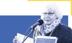 Irmela Mensah-Schramm entfernt oder verändert nationalsozialistische Parolen im öffentlichen Raum.