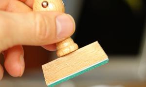 Etwas wird abgestempelt
