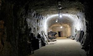 Unterirdische Flugzeugfabrik der Nazis