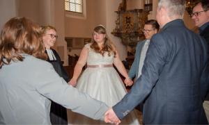 Ein Hochzeitspaar ließ sich in Weiden bei "einfach heiraten" trauen.