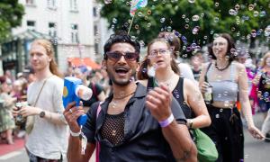 Menschen auf einer Straße