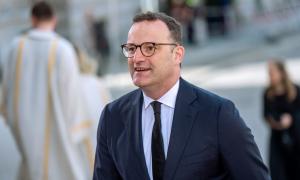 Ein Mann mit Brille