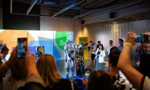 Roboter in einer Ausstellung
