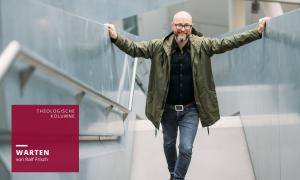 Ein Mann auf einer Treppe
