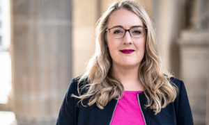 Porträt von Katharina Dröge, Vorsitzende der Grünen-Bundestagsfraktion