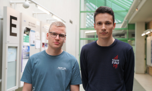 Vincent Hennecke (re.) und Jannik Lieb im Uni Gebäide