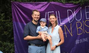Ein Mann, eine Frau und ein kleines Kind